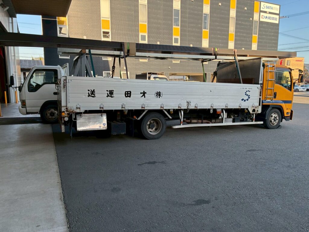福岡運送会社のトラック2
