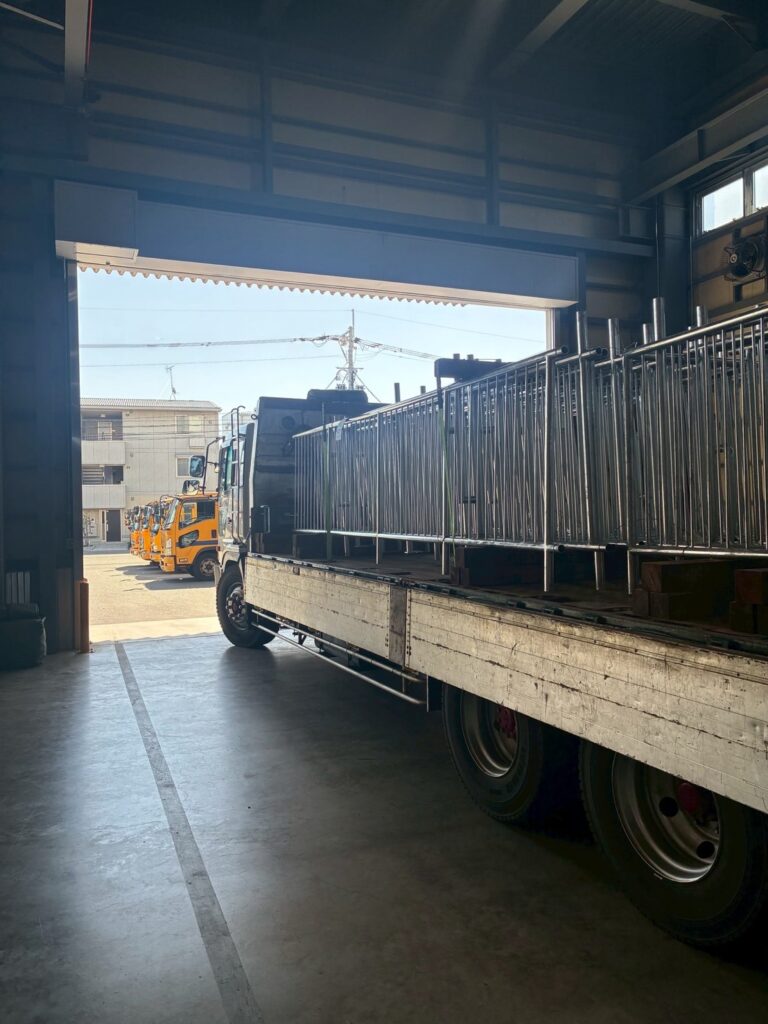 製缶加工品輸送の様子1