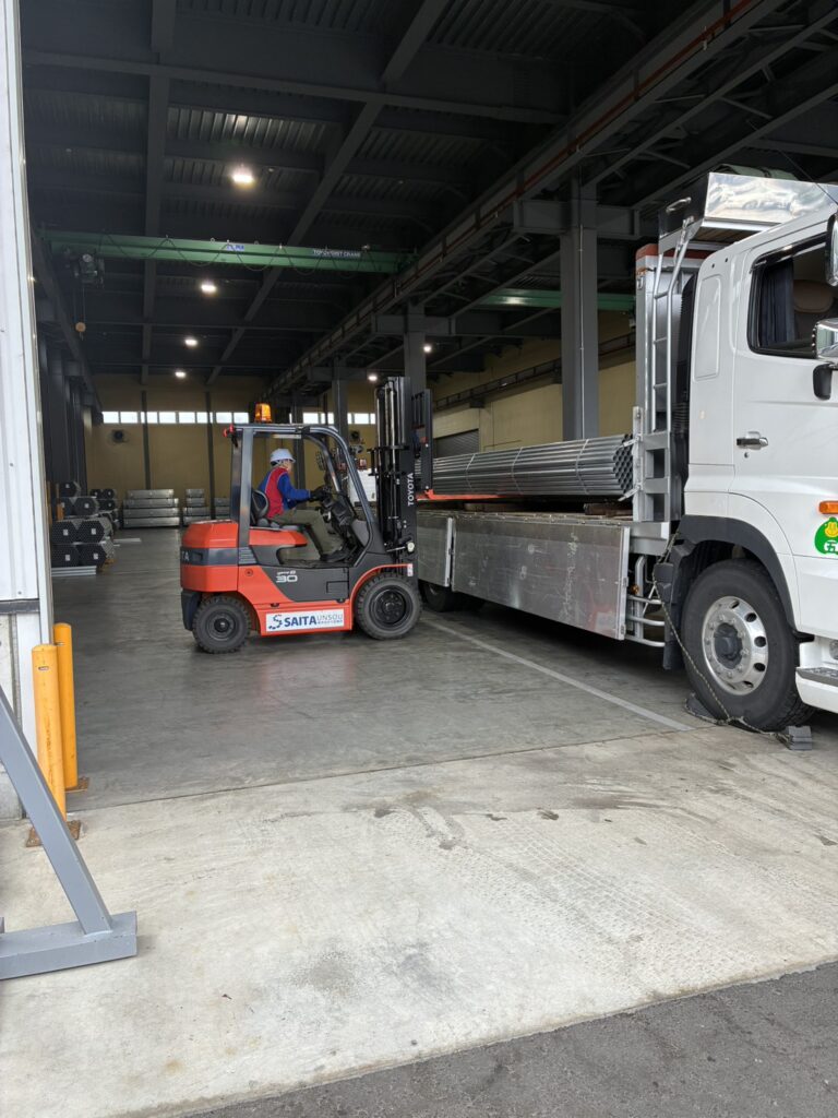 倉庫作業の様子